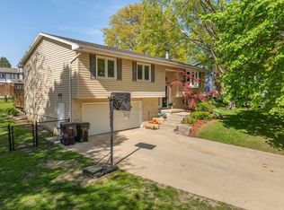 1481 Laurel Cir, Cedar Falls, IA 50613