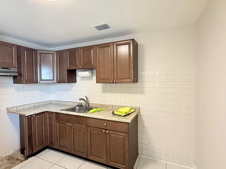 501 W Kalmia Dr #4 — Photo 6