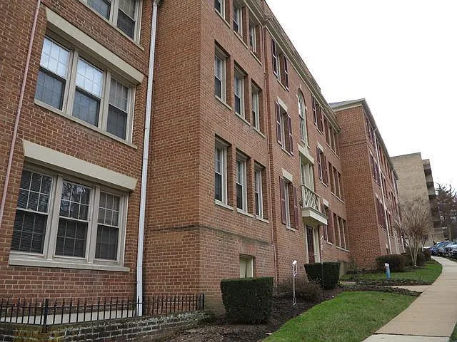 2724-40 Porter St NW — Photo 7