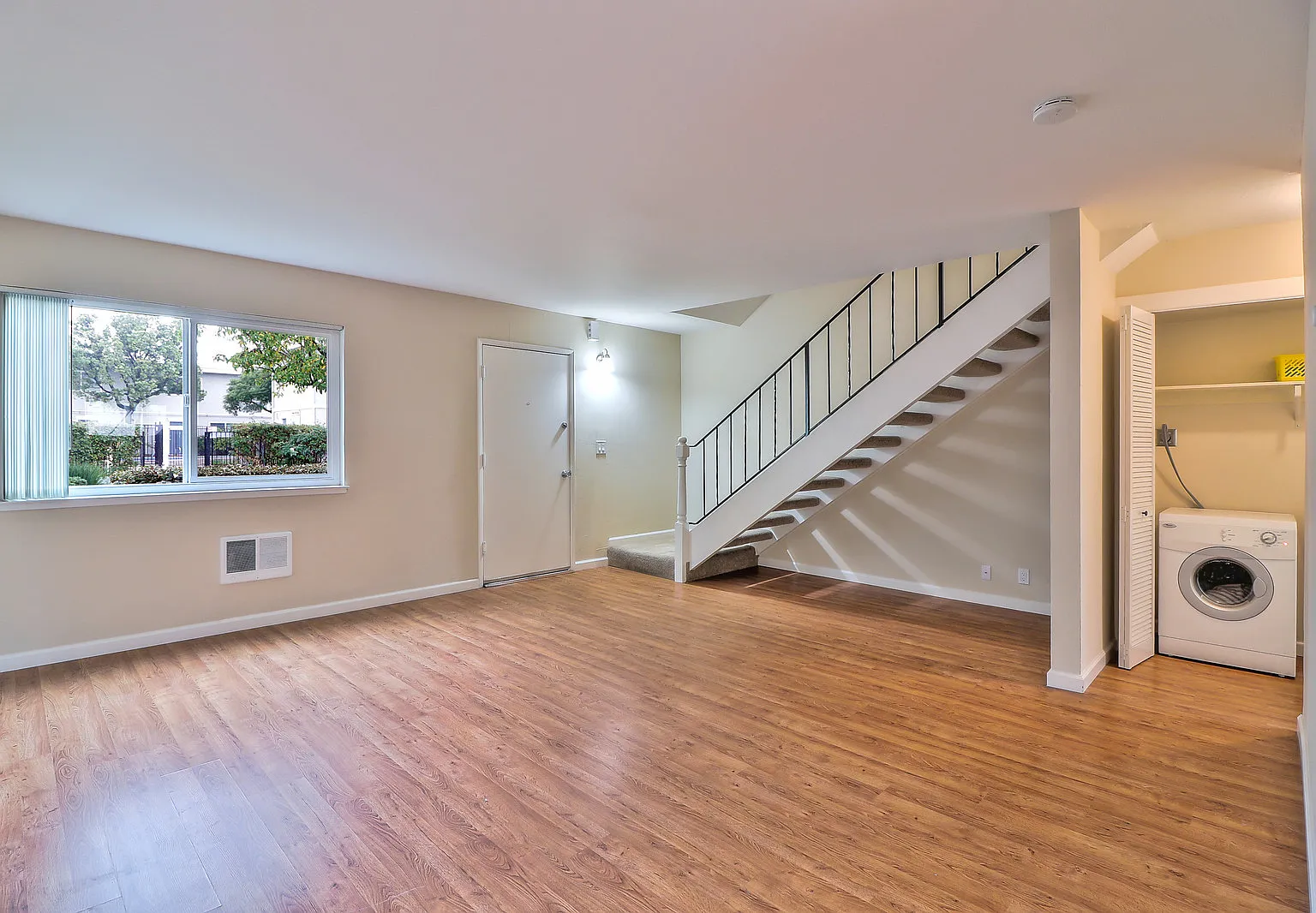 2 bed, 1.5 bath, 1200 sqft, $3,795 — Photo 4