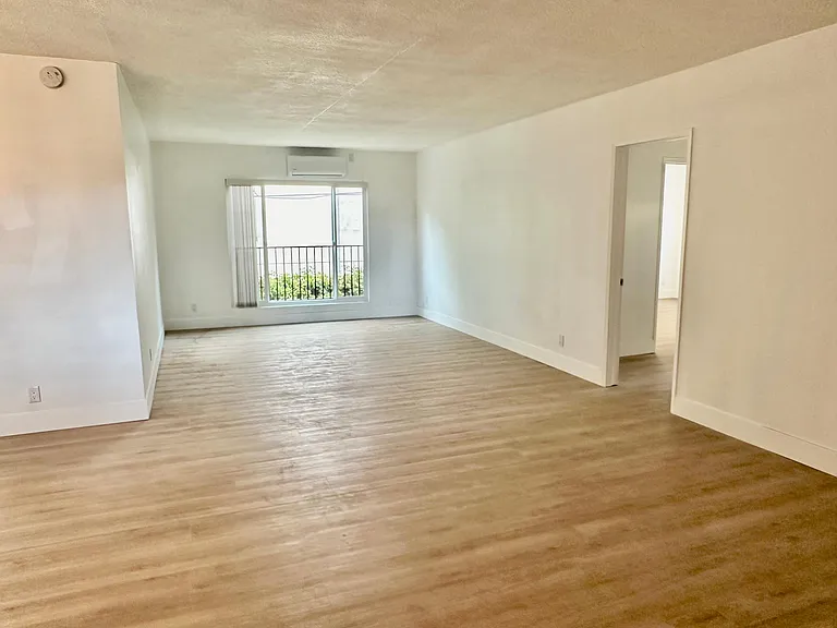 12121 La Maida St #15 — Photo 10