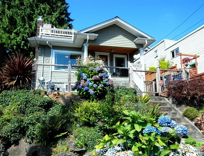 1st image of 3911 1st Ave NE