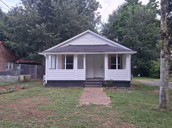 517 3rd St, Lawrenceburg, TN 38464