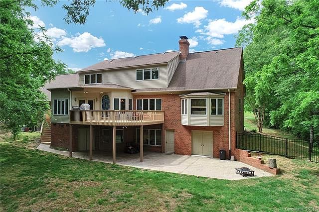 2nd image of 751 Williamsburg Ct NE