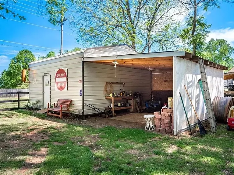 2347 Morgan Rd — Photo 12