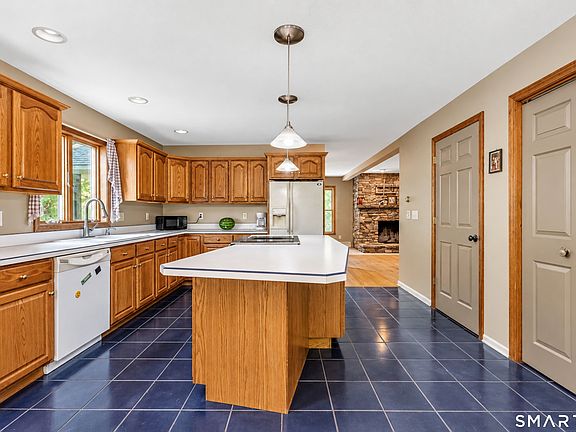 2nd image of 1253 Marion Road