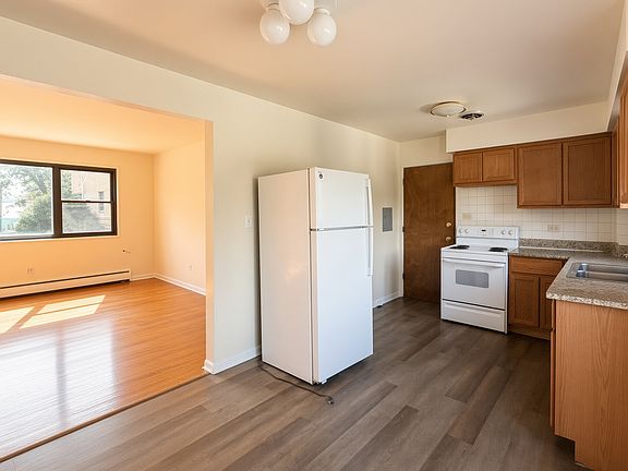 3rd image of 6459 N Winchester Ave #1N