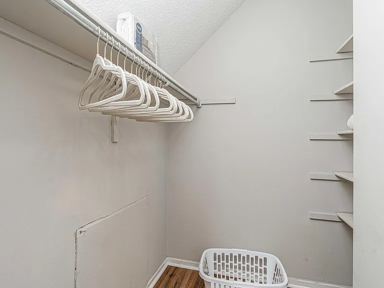 1135 Hulon Ln — Photo 24