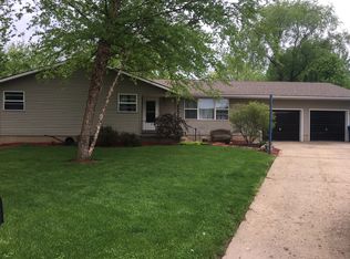 114 Clark St, Walnut, IL 61376