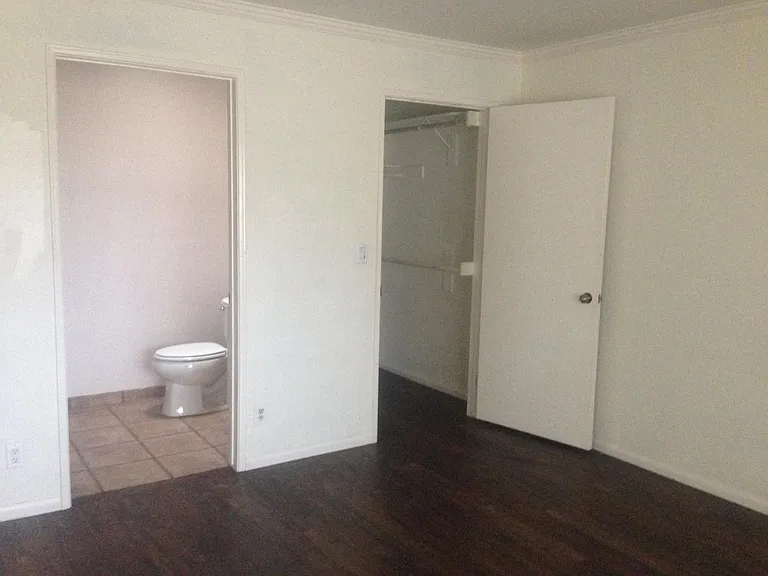 9920 Jordan Ave — Photo 8