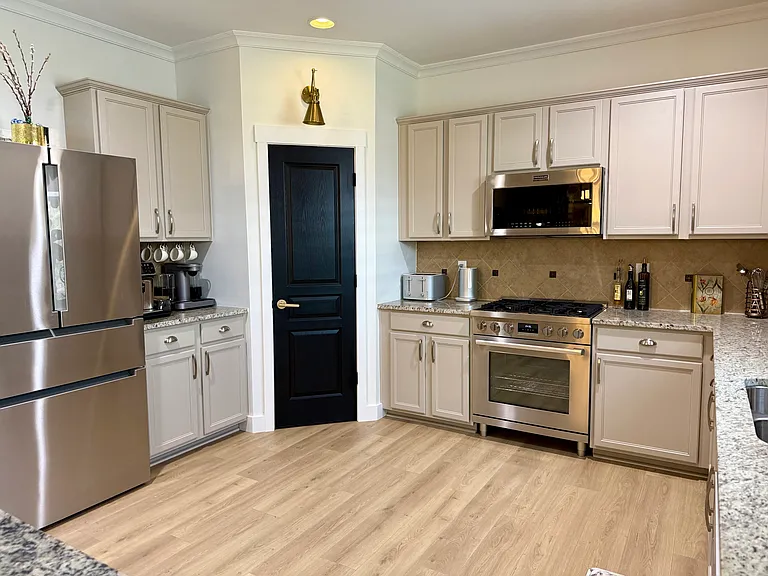 8145 Hovingham Way — Photo 4