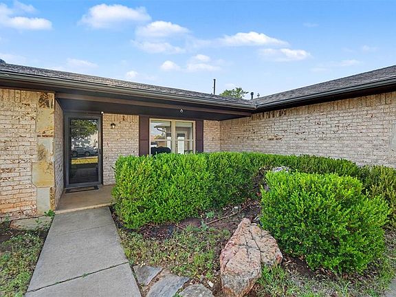 3rd image of 717 Windsor Dr