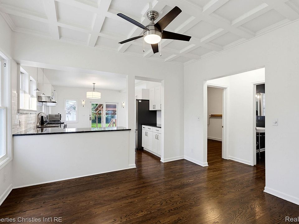 119 Crane Ave, photo 11