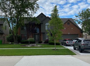 16781 Country Club Dr, Macomb, MI