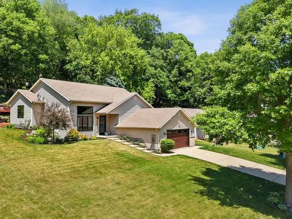 221 Yarrow Hill Dr, Cottage Grove, WI 53527
