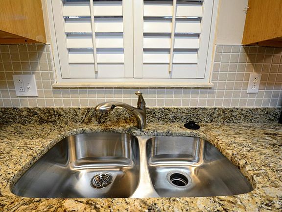 5th image of 9128 Candlewood Dr #2