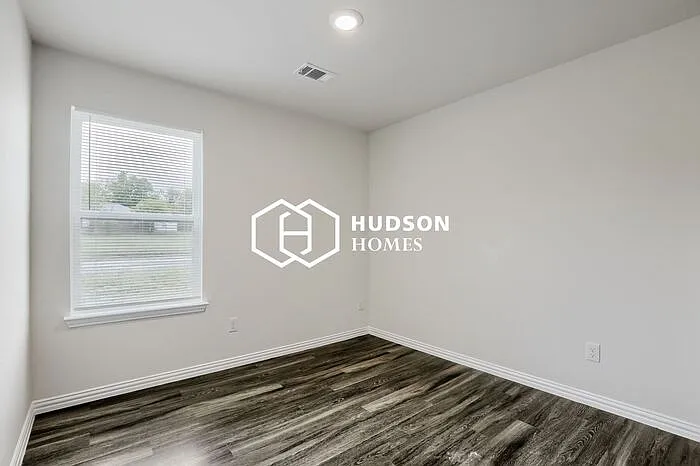 1001 S Terrace St — Photo 9
