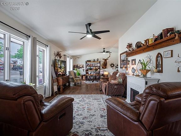 5th image of 444 S Hahns Peak Ave