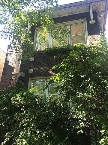 2nd image of 3044 W Eastwood Ave