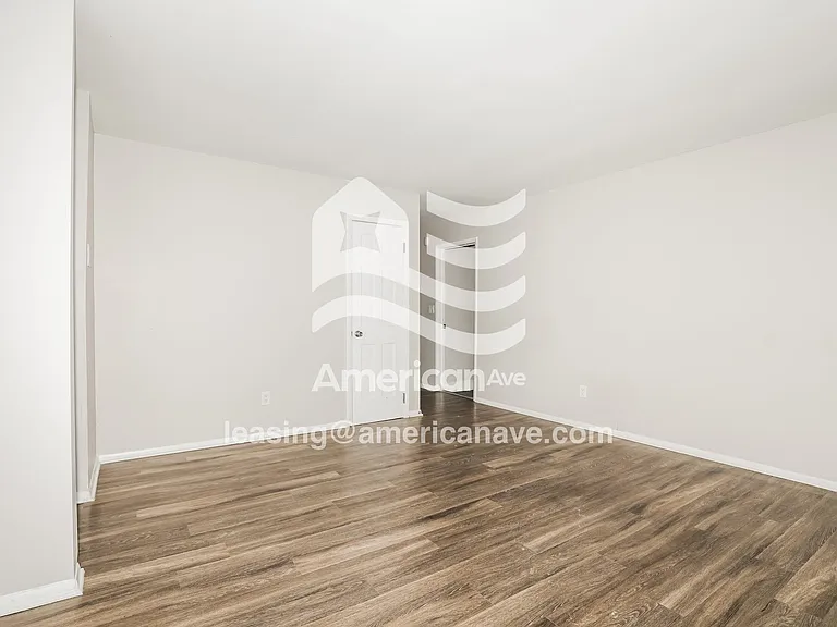 1556754_002_living_room_14182443.jpg