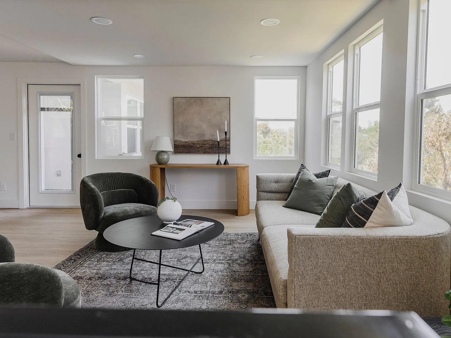 2 bed, 946 sqft, $3,750 — Photo 2