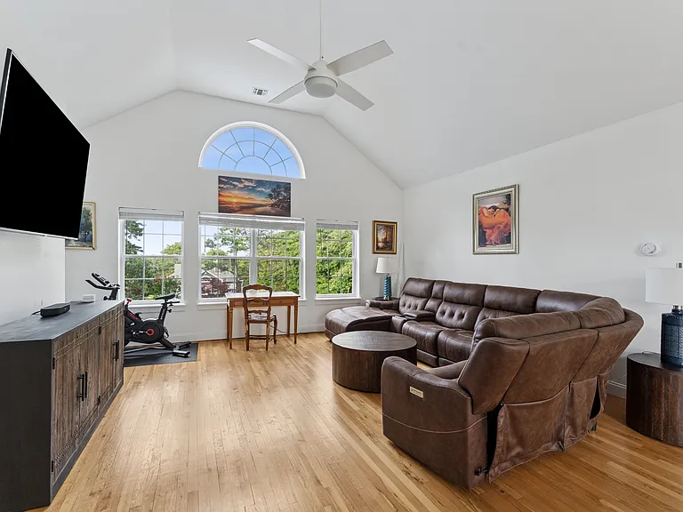 199 Shinnecock Hills Rd — Photo 16