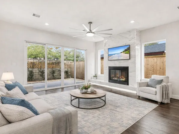 111 E 33rd St #B, Houston, TX 77018