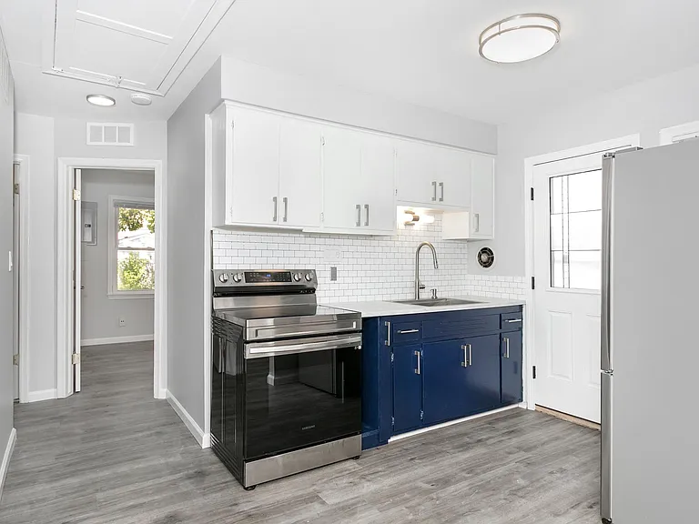 127 E Hazelhurst St #127 — Photo 7