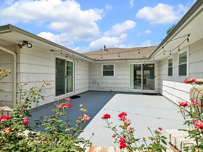 2202 Lazybrook Dr — Photo 14