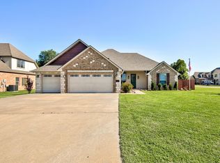 135 Hennessey St, Enid, OK 73701