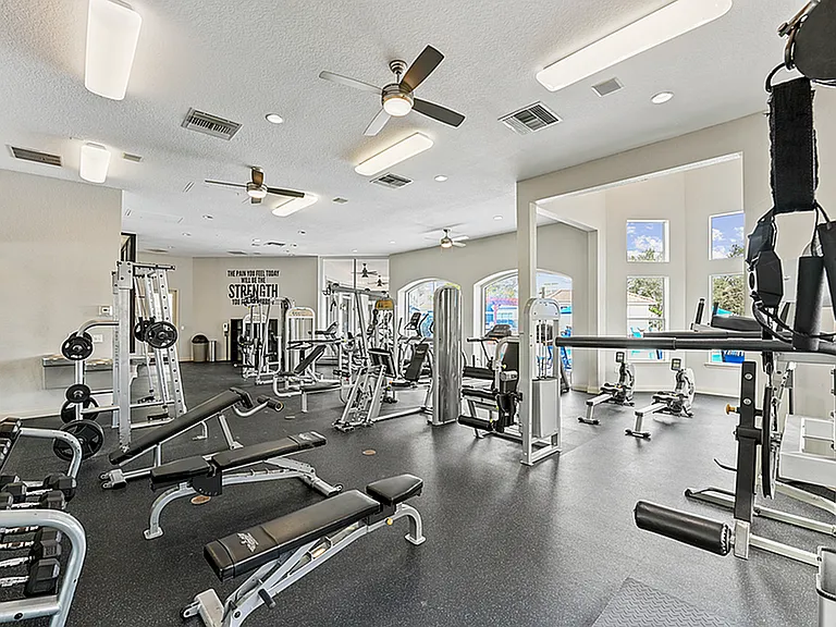 Halston World Gateway Apartment Homes — Photo 15