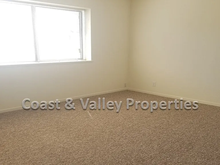 776-780 Nacional Ct — Photo 7