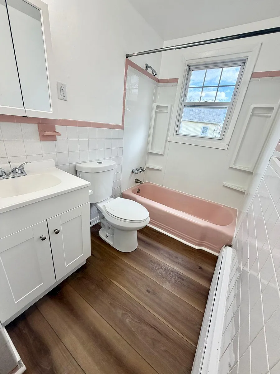 Building Photo - 960 1st Ave #4