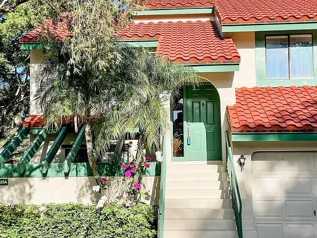 3 bed, 2.0 bath, 1600 sqft, $3,250 — Photo 2