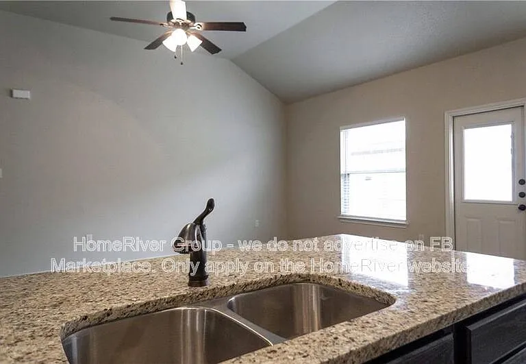 390 Joanne Loop #A — Photo 6