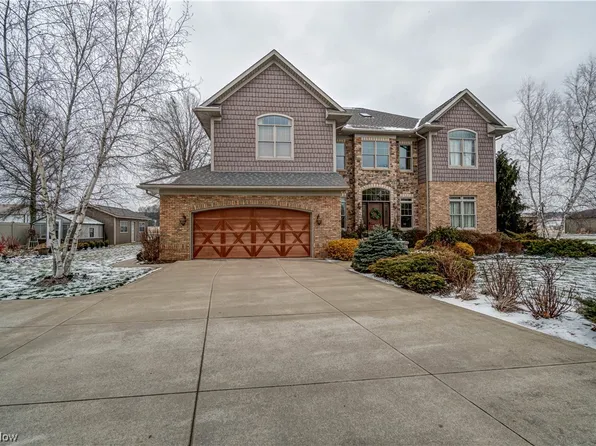 10371 Dolphin St SW, Beach City, OH 44608