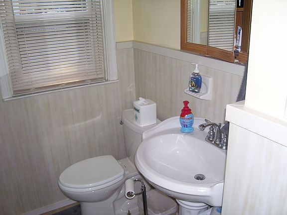 NEWLY UPGRADED BATHROOM 