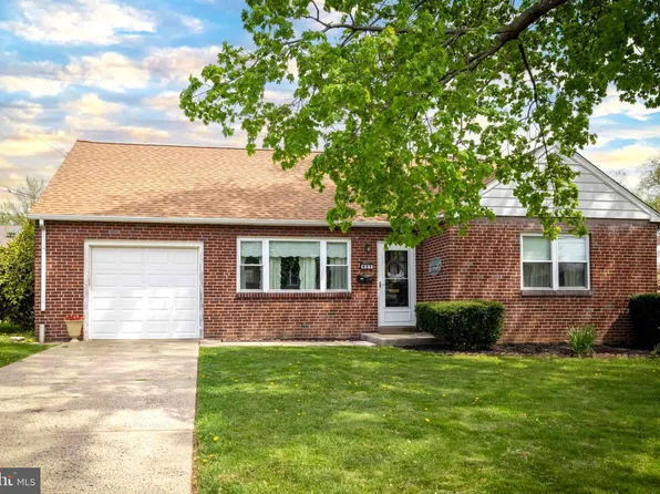 833 Emerson St, Philadelphia, PA 19111