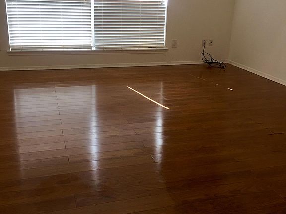 3rd image of 2502 Meadowhurst Dr