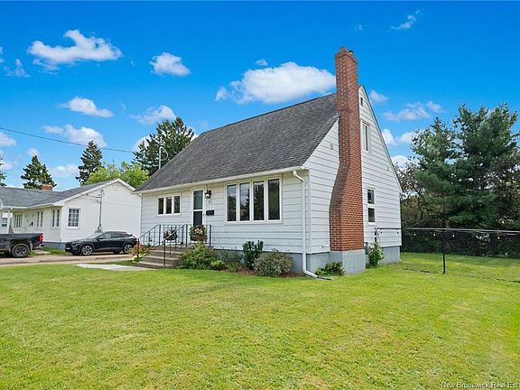 3rd image of 51 Ellerdale Ave