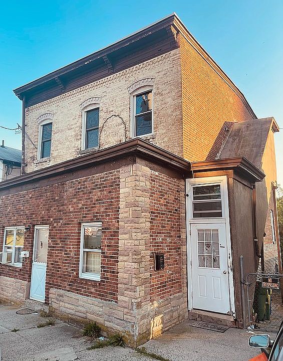 2nd image of 3 Academy Ave