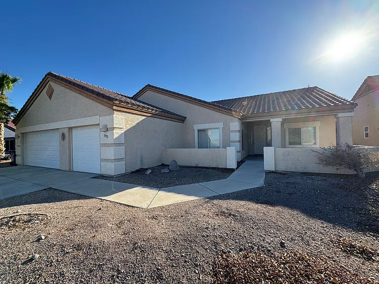 2772 Broadmoor Dr — Photo 2