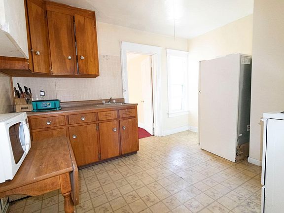2nd image of 630 22nd St
