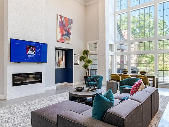 3rd image of 8220 Marymont Dr #9-32