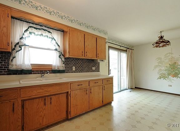 5th image of 15040 Avenida Del Este St
