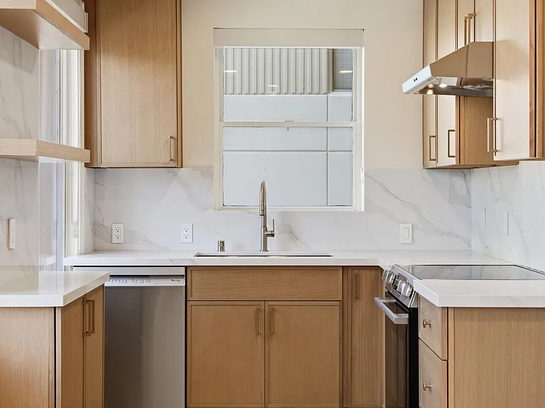 1310 Jones Street — Photo 88