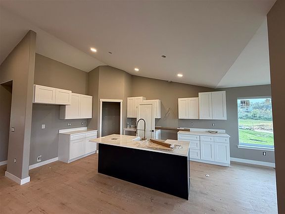 3rd image of 837 Siesta Ln