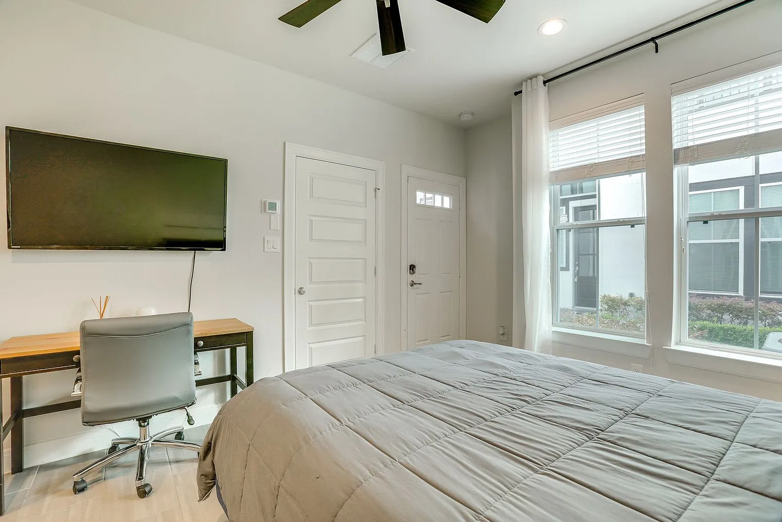 Studio, 1.0 bath, 645 sqft, $1,838 — Photo 3