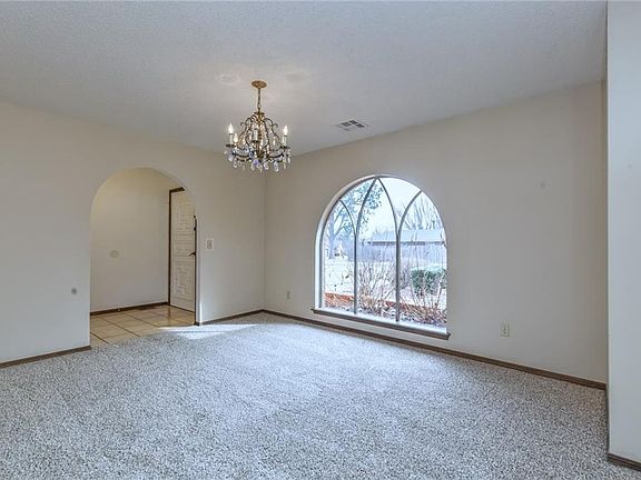 4th image of 11036 Folkstone Dr