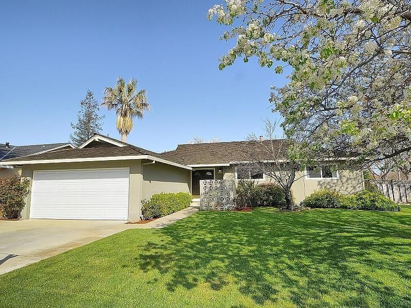 Charming Ranch Style Home on Spacious Corner Lot